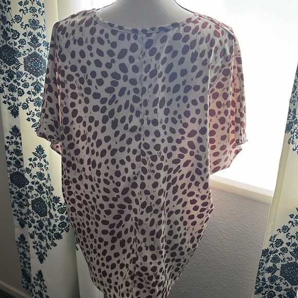 Entro V-Neck Oversized Blouse - Picture 6 of 8